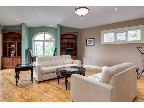 1827 11 Avenue Nw, Calgary, AB - Indoor Photo Showing Living Room