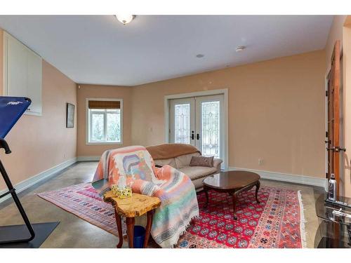 1827 11 Avenue Nw, Calgary, AB - Indoor Photo Showing Living Room