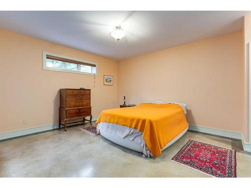 1827 11 Avenue Nw, Calgary, AB - Indoor Photo Showing Bedroom