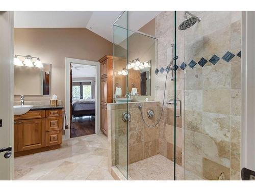 1827 11 Avenue Nw, Calgary, AB - Indoor Photo Showing Bathroom