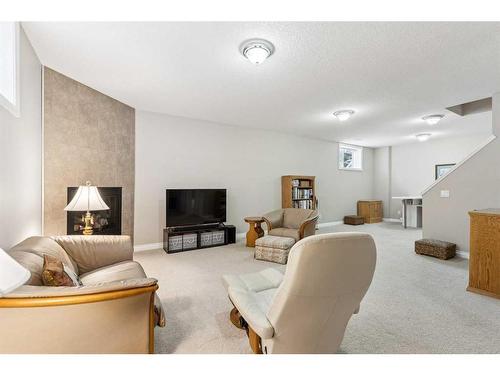 113 Tucker Circle, Okotoks, AB - Indoor Photo Showing Living Room