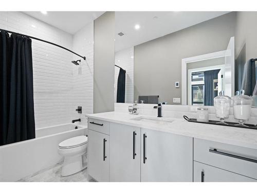 106-835 78 Street Sw, Calgary, AB - Indoor Photo Showing Bathroom