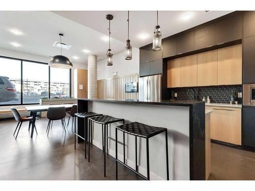 305-4138 University Avenue Nw, Calgary, AB - Indoor Photo Showing Kitchen With Upgraded Kitchen