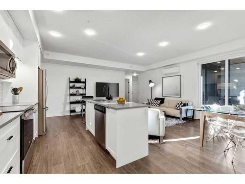 305-4138 University Avenue Nw, Calgary, AB - Indoor Photo Showing Kitchen