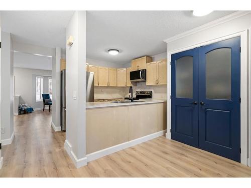 66 Erin Crescent Se, Calgary, AB - Indoor Photo Showing Kitchen