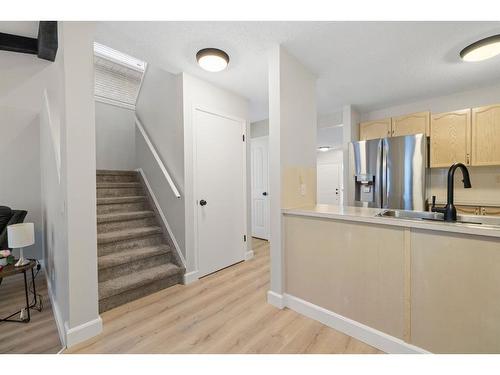 66 Erin Crescent Se, Calgary, AB - Indoor Photo Showing Kitchen