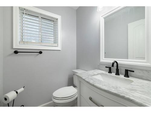 66 Erin Crescent Se, Calgary, AB - Indoor Photo Showing Bathroom