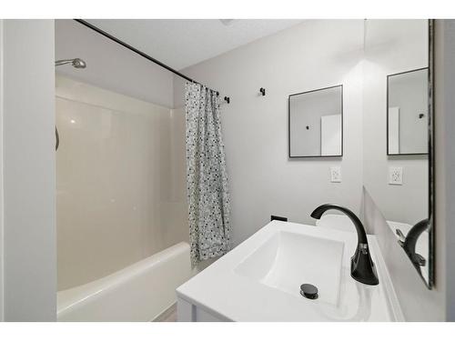 66 Erin Crescent Se, Calgary, AB - Indoor Photo Showing Bathroom