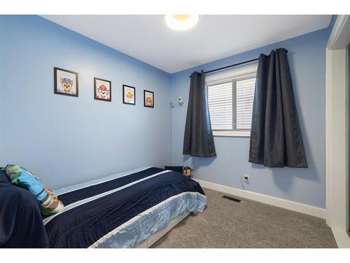 66 Erin Crescent Se, Calgary, AB - Indoor Photo Showing Bedroom