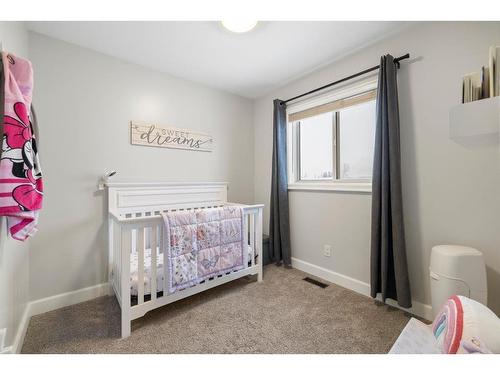 66 Erin Crescent Se, Calgary, AB - Indoor Photo Showing Bedroom