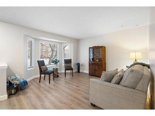 66 Erin Crescent Se, Calgary, AB - Indoor Photo Showing Living Room