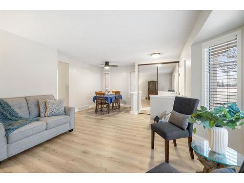 66 Erin Crescent Se, Calgary, AB - Indoor Photo Showing Living Room