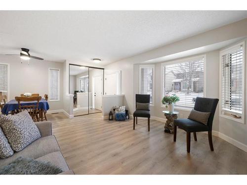 66 Erin Crescent Se, Calgary, AB - Indoor Photo Showing Living Room