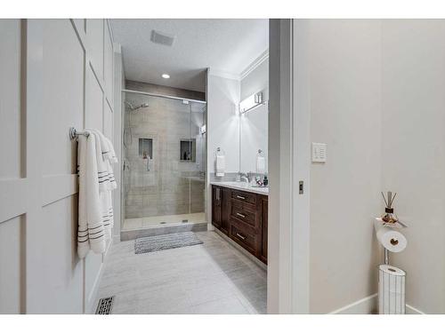 6 Cranbrook Circle Se, Calgary, AB - Indoor Photo Showing Bathroom