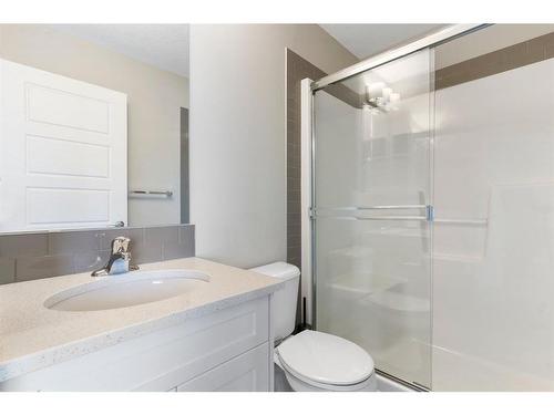 128 Heartland Boulevard, Cochrane, AB - Indoor Photo Showing Bathroom