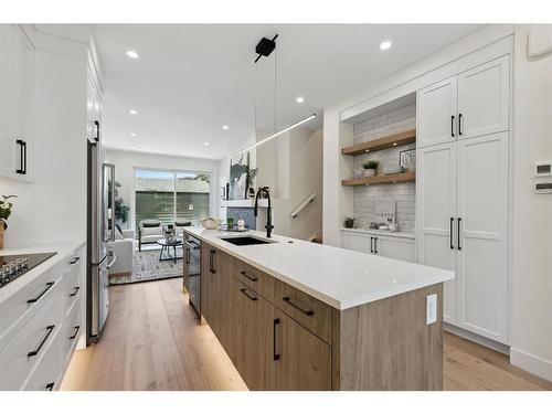 1423 Child Avenue Ne, Calgary, AB - Indoor Photo Showing Kitchen With Upgraded Kitchen