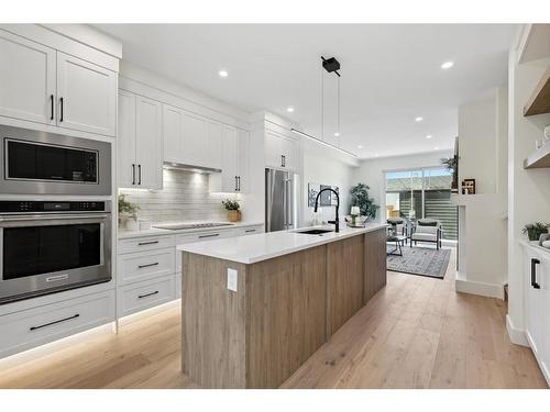 1423 Child Avenue Ne, Calgary, AB - Indoor Photo Showing Kitchen With Stainless Steel Kitchen With Upgraded Kitchen