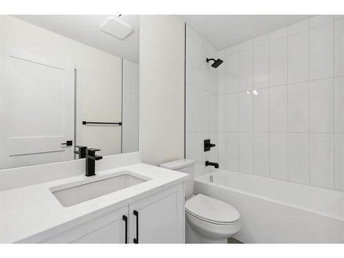 1423 Child Avenue Ne, Calgary, AB - Indoor Photo Showing Bathroom