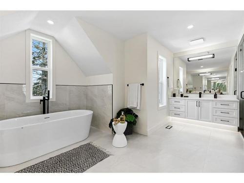 1423 Child Avenue Ne, Calgary, AB - Indoor Photo Showing Bathroom