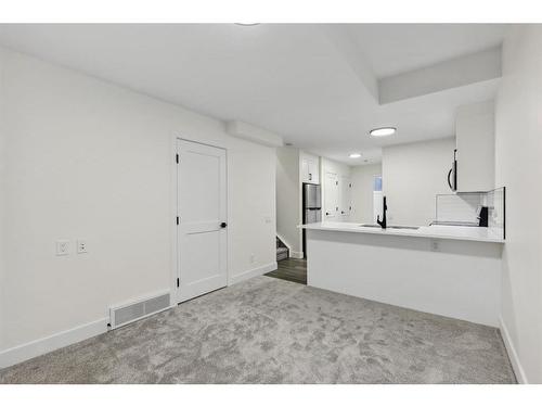 1423 Child Avenue Ne, Calgary, AB - Indoor Photo Showing Other Room