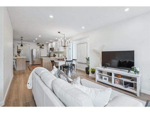 154 West Creek Bay, Chestermere, AB - Indoor Photo Showing Living Room