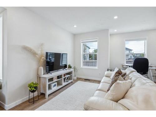 154 West Creek Bay, Chestermere, AB - Indoor Photo Showing Living Room