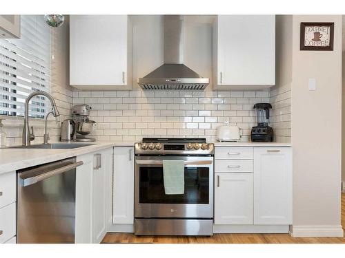 84 Glendale Way, Cochrane, AB - Indoor Photo Showing Kitchen With Stainless Steel Kitchen With Upgraded Kitchen