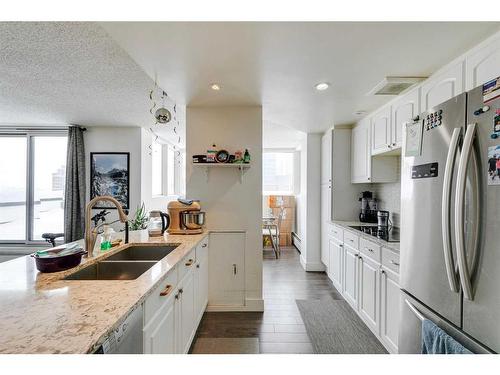 1509-738 3 Avenue Sw, Calgary, AB - Indoor Photo Showing Kitchen With Stainless Steel Kitchen With Double Sink