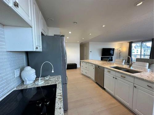 1509-738 3 Avenue Sw, Calgary, AB - Indoor Photo Showing Kitchen With Double Sink With Upgraded Kitchen