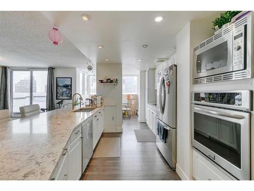 1509-738 3 Avenue Sw, Calgary, AB - Indoor Photo Showing Kitchen With Upgraded Kitchen