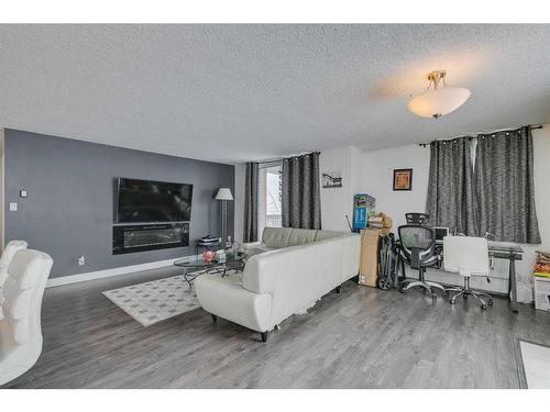 1509-738 3 Avenue Sw, Calgary, AB - Indoor Photo Showing Living Room