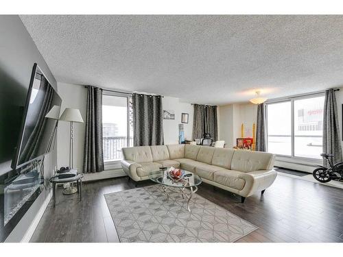 1509-738 3 Avenue Sw, Calgary, AB - Indoor Photo Showing Living Room