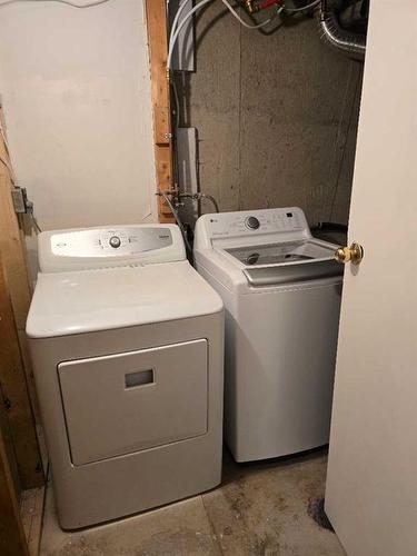 2928 Doverville Crescent Se, Calgary, AB - Indoor Photo Showing Laundry Room