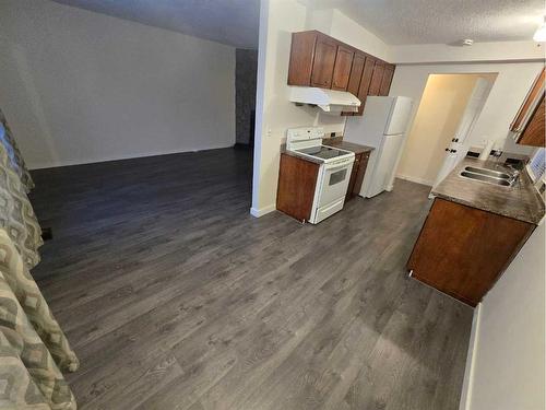 2928 Doverville Crescent Se, Calgary, AB - Indoor Photo Showing Kitchen With Double Sink