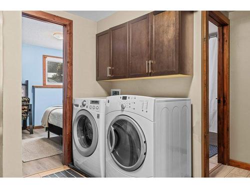 8-630 3Rd Street, Canmore, AB - Indoor Photo Showing Laundry Room