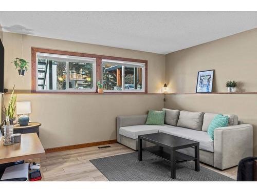 8-630 3Rd Street, Canmore, AB - Indoor Photo Showing Living Room