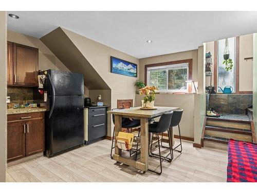 8-630 3Rd Street, Canmore, AB - Indoor Photo Showing Dining Room