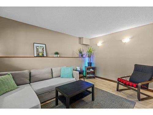 8-630 3Rd Street, Canmore, AB - Indoor Photo Showing Living Room