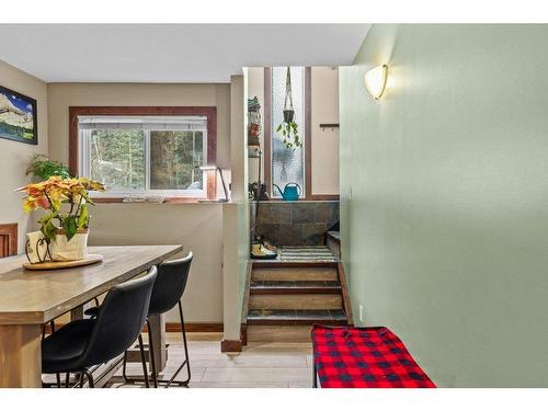 8-630 3Rd Street, Canmore, AB - Indoor Photo Showing Dining Room