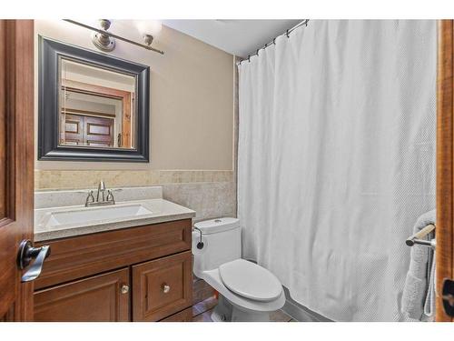 8-630 3Rd Street, Canmore, AB - Indoor Photo Showing Bathroom