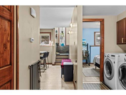 8-630 3Rd Street, Canmore, AB - Indoor Photo Showing Laundry Room