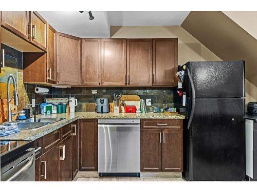 8-630 3Rd Street, Canmore, AB - Indoor Photo Showing Kitchen With Double Sink