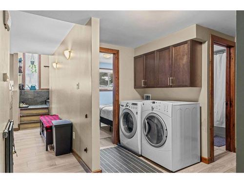 8-630 3Rd Street, Canmore, AB - Indoor Photo Showing Laundry Room