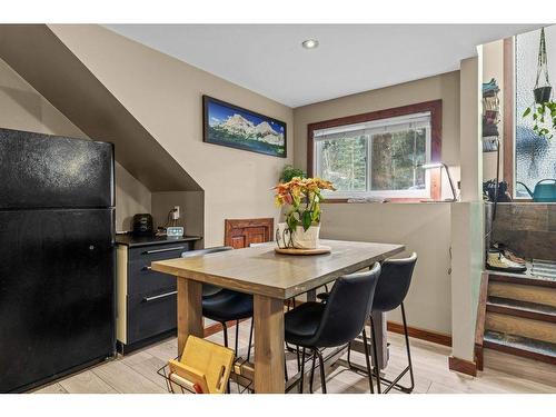 8-630 3Rd Street, Canmore, AB - Indoor Photo Showing Dining Room