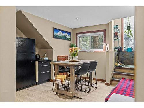 8-630 3Rd Street, Canmore, AB - Indoor Photo Showing Dining Room