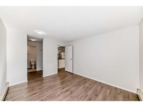 12-2812 Edenwold Heights Nw, Calgary, AB - Indoor Photo Showing Other Room