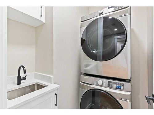 2019 21 Avenue Nw, Calgary, AB - Indoor Photo Showing Laundry Room