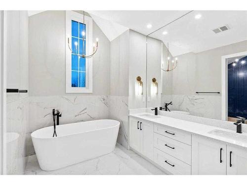 2019 21 Avenue Nw, Calgary, AB - Indoor Photo Showing Bathroom