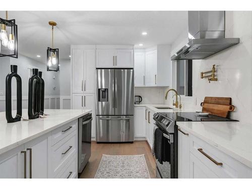 7027 Huntbourne Green Ne, Calgary, AB - Indoor Photo Showing Kitchen With Stainless Steel Kitchen With Upgraded Kitchen