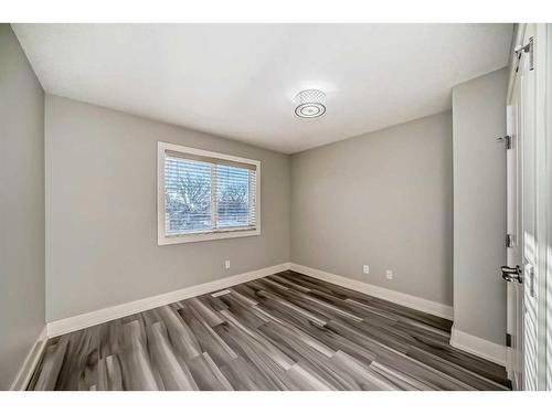 427 36 Avenue Nw, Calgary, AB - Indoor Photo Showing Other Room